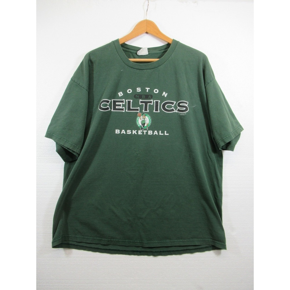 Vintage 90s Distressed Boston Celtics T-Shirt Men Green Crewneck Lee Sport